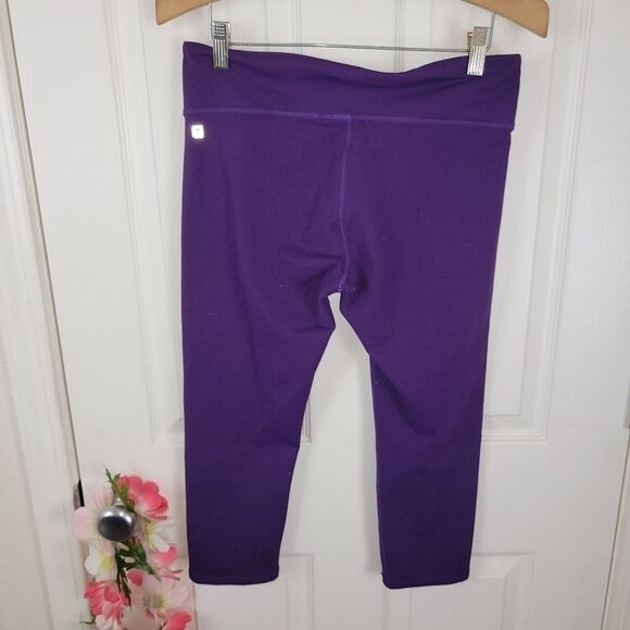 Fabletics Salar purple crop leggings medium - Picture 4 of 6